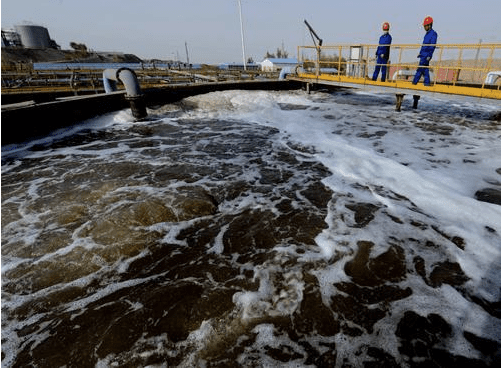 (圖:動物屠宰廢水泡沫現(xiàn)場)